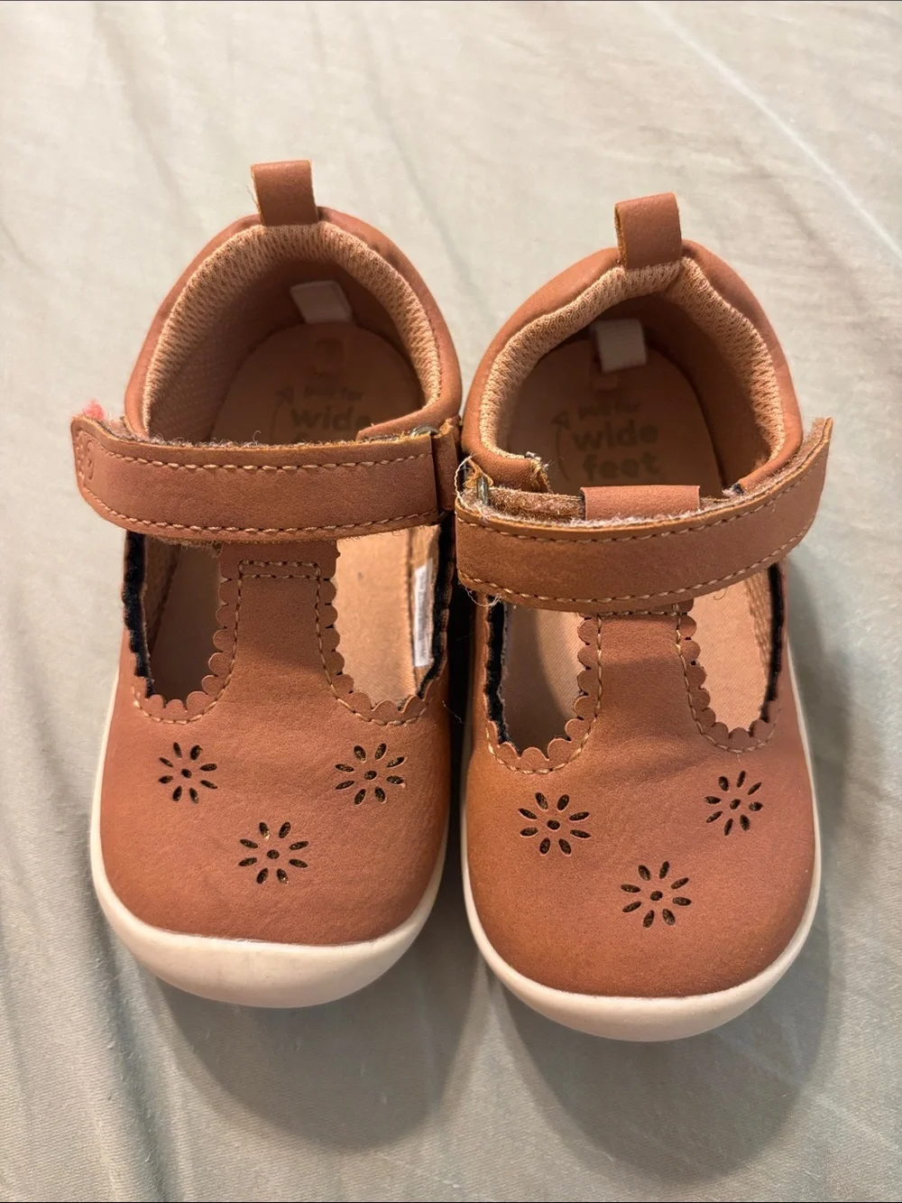 Stride Rite Brown Leather Mary Jane Kids Shoes with floral details size 6